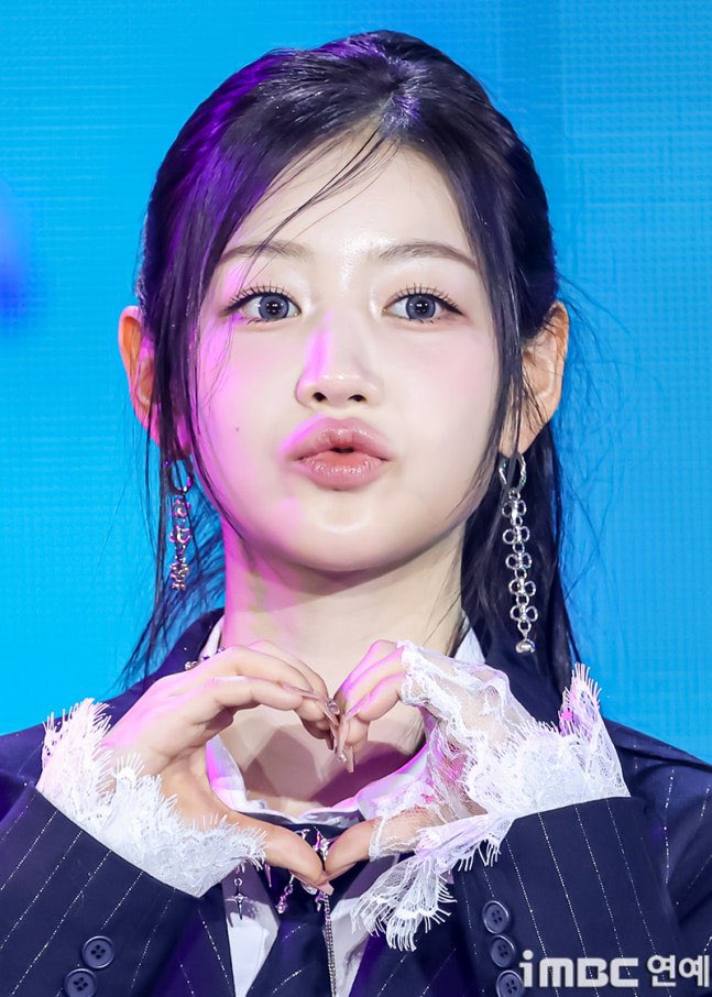 FIFTY FIFTY on the red carpet at the 2026 2nd D-Awards