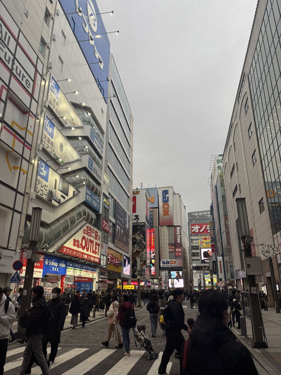 枕のき tweet media