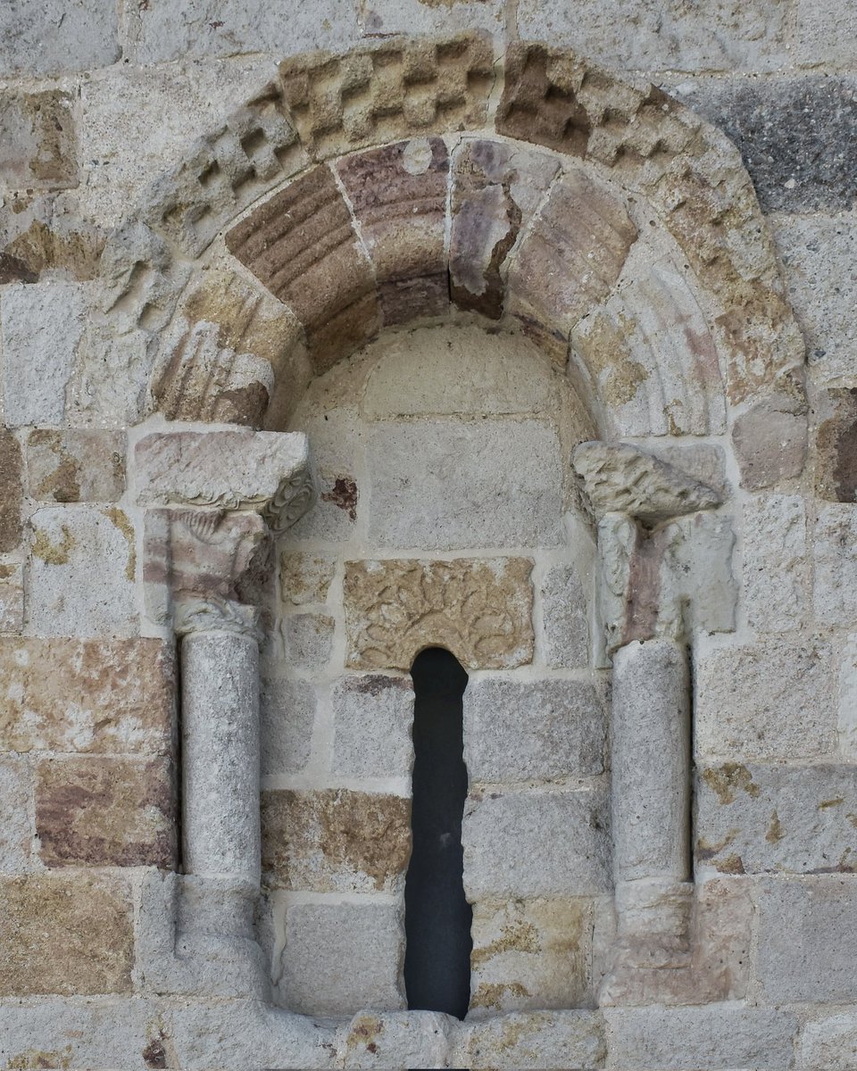 Románico en España tweet media