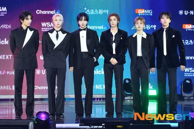 BOYNEXTDOORNEWS's tweet photo. [PHOTO] 260211 — BOYNEXTDOOR at the 2026 D Awards Red Carpet!

#BOYNEXTDOOR #보이넥스트도어 https://t.co/bZkqo9cGms