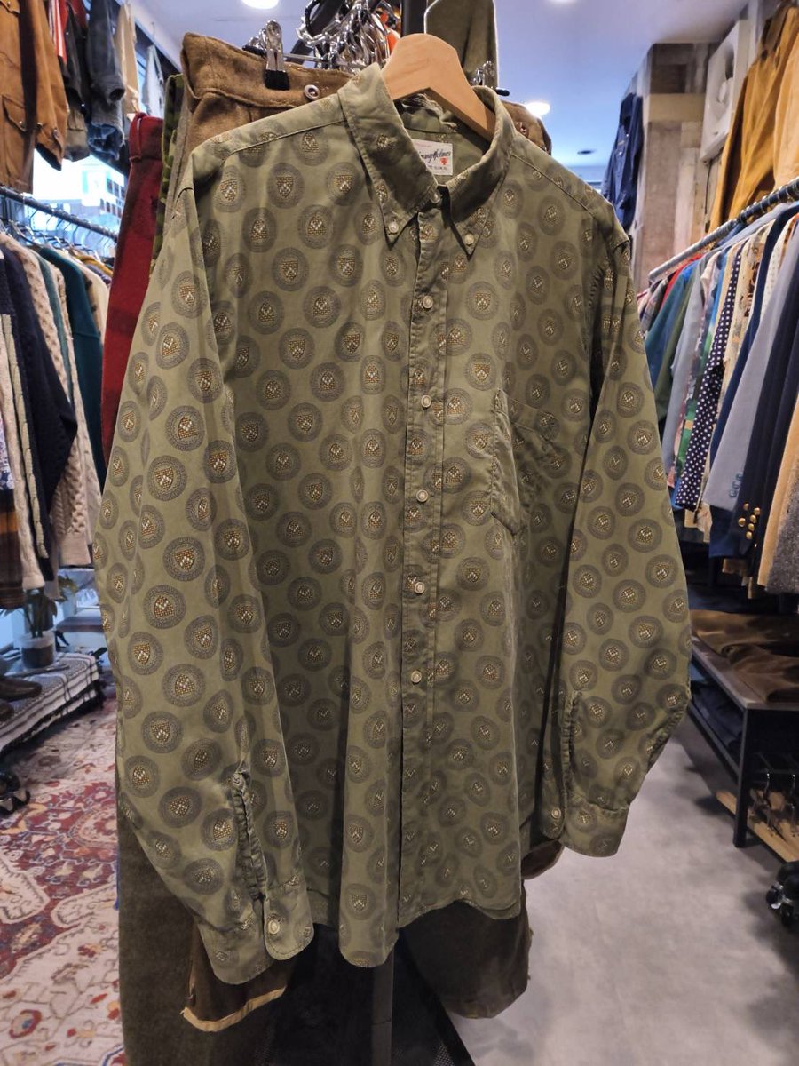 Lucky_Virus_'s tweet photo. NEWアイテム✨
【1960s JimmyHolmes】
Cotton B/D Shirt
Size:L

3点留めで後ろからの見た目も綺麗な印象を与えてくれます。
総柄なのも👍 https://t.co/drKAPEIMf2
