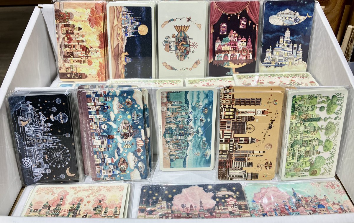 【初開催】
#空想街雑貨店　開催中
素敵な絵柄が色々あって、目移りします。
期間限定開催の為、お早めにご来店下さいませ✨
#ららぽーと海老名　#有隣堂