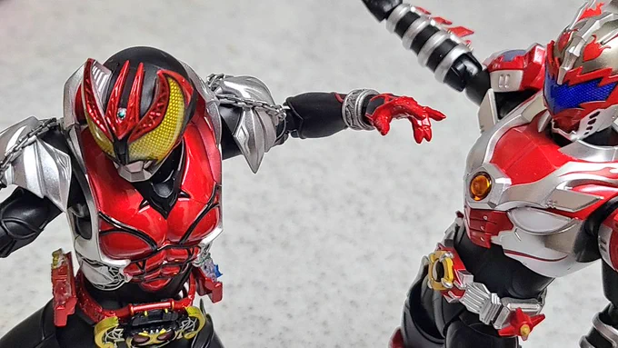 #見た人も無言で鎧を貼る