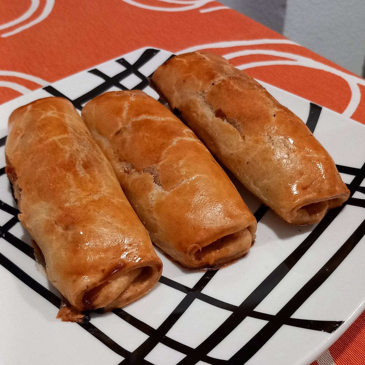 PepGranellTrave's tweet photo. Doblaets en #Pastelería Benages de #Castellón
De los buenos buenos que hemos encontrado últimamente por aquí. 💪😋👌
#pastissets #empanadillas #BuenosDias #Twitter #gastrolovers #gastronomía #bondia #foodies #eat #Miercoles #castellóndelaplana #cuina https://t.co/t6hCzn9kLC