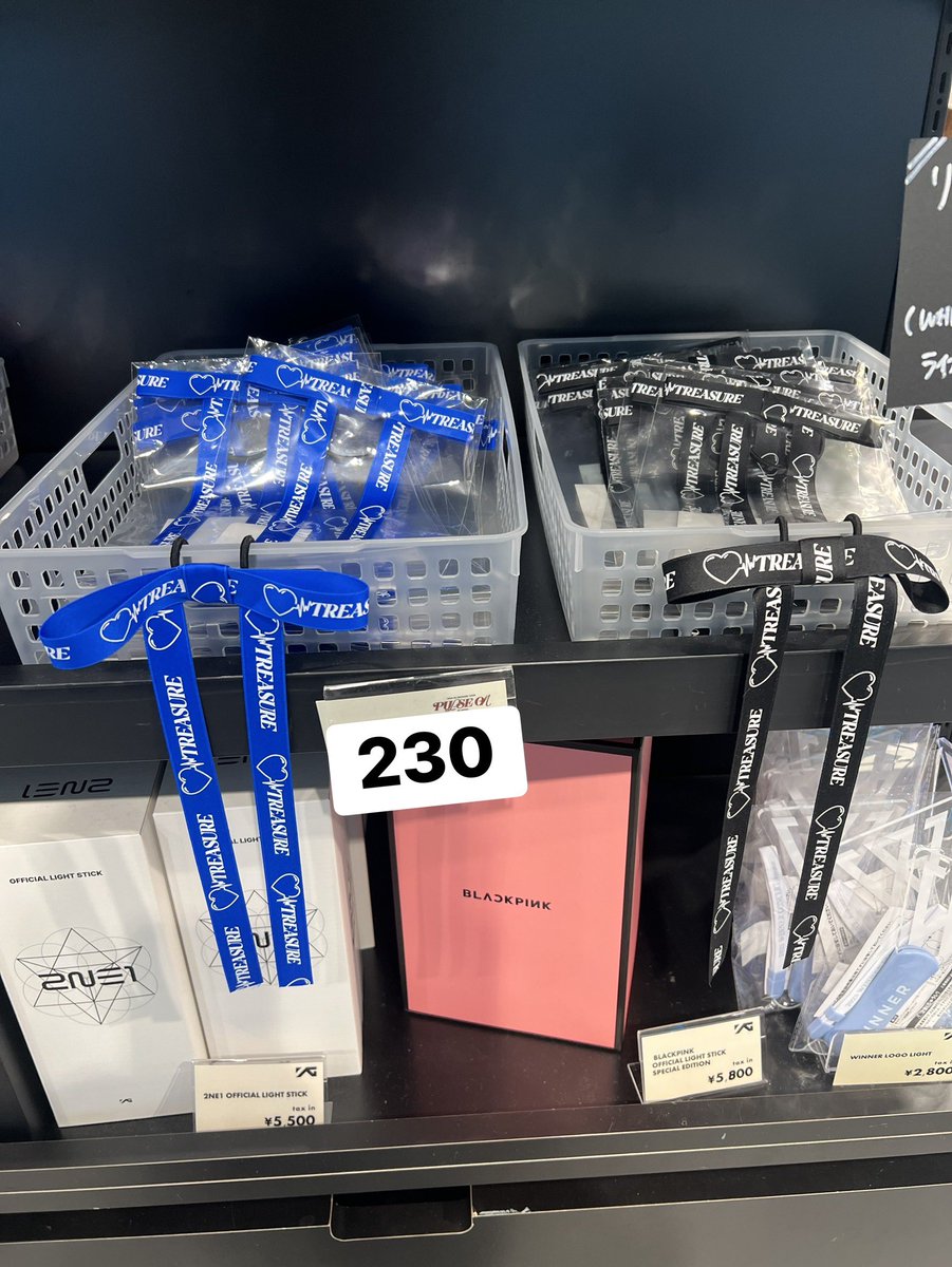 โบว์มีช่วงนึงฮิตมากในเว็บกดแล้วหมดไปหลายรอบ รอบนี้เติมของเพียบ ใครยังไม่มีโดนได้ค่า มี 3สี สีละ 230฿ dm ค่า รับถึง4โมง วันนี้วันสุดท้ายก้ะ