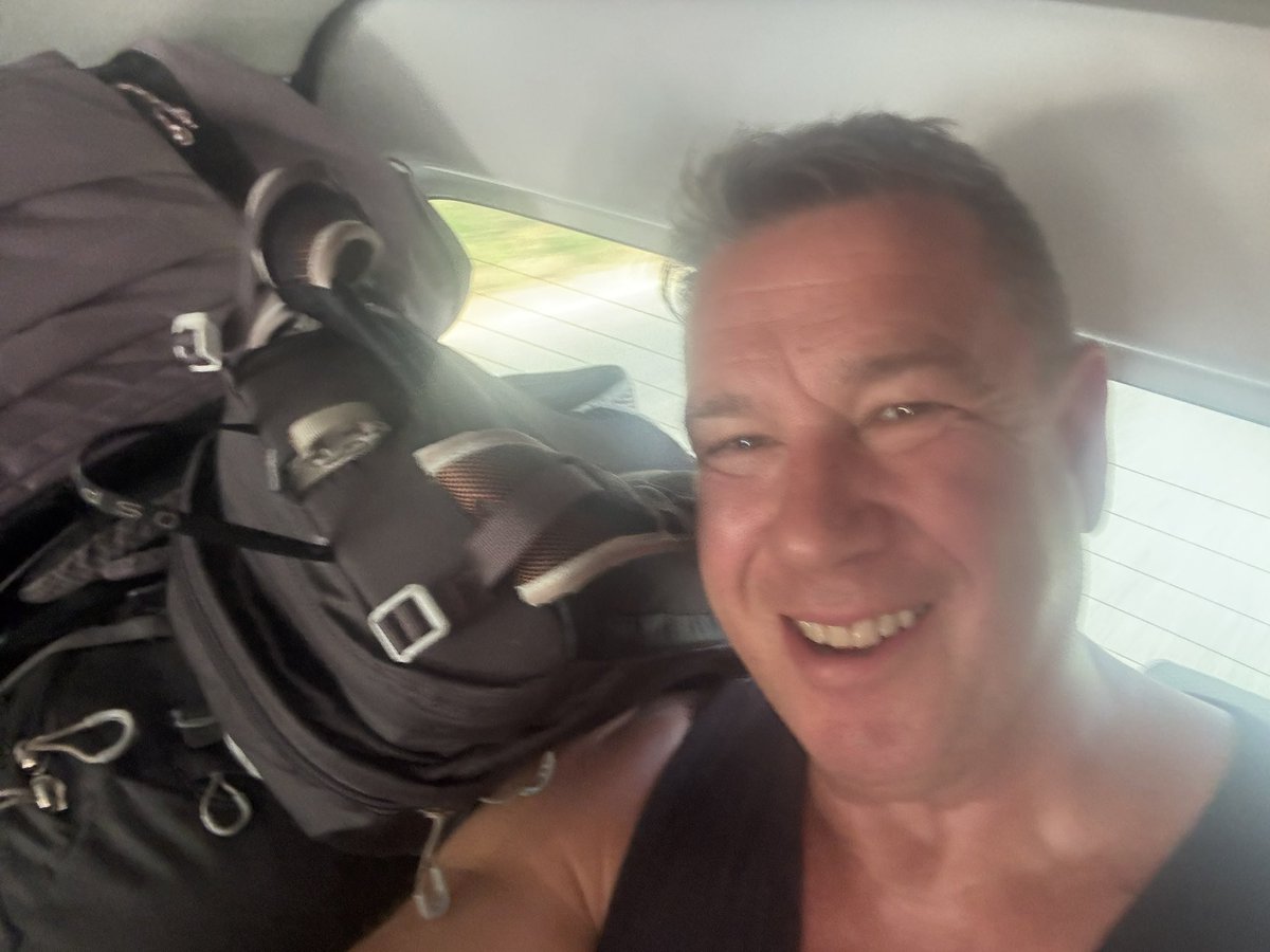 ottleyoconnor's tweet image. My office for an impromptu coaching conversation this morning with one of my headteachers regarding school admissions…

…cramped in the back of a small van! 😳

…backpacking Sri Lanka is a world away from the 2021 school admissions code! 🤣🤣🤣
#backpacking #coaching