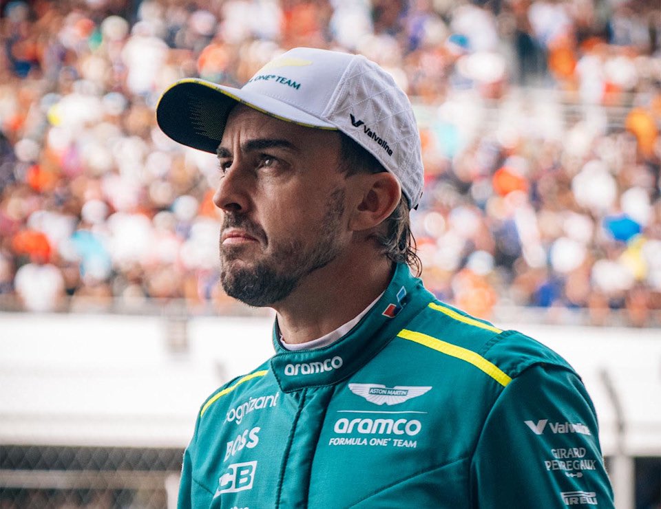Plus_F1News's tweet photo. Alonso pone fecha a su futuro en F1.🔥

Ilusionado con el factor Newey, el español asegura que 2026 será decisivo y que en septiembre podría tomar una decisión. 

“Debo ver mi motivación y cómo me pesan los viajes y el marketing. Si el equipo mejora, será clave para continuar” https://t.co/luP577o6Hq