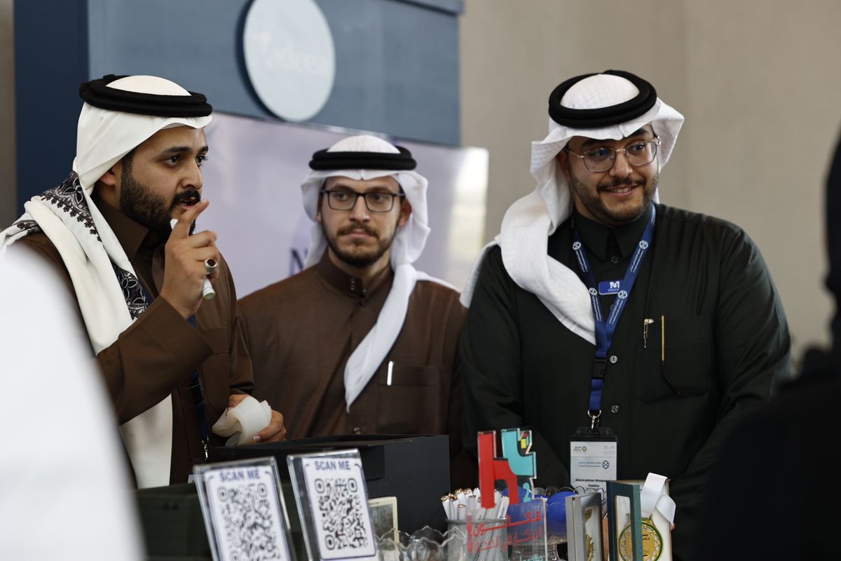 نفخر بإنجاز طالب الامتياز بكلية الصيدلة الحسن آل قارح، وتحقيقه جائزة كاساو للمشروع المطوّر في مسار صوت الابتكار 🥇، إضافة إلى حصوله على الكرت الذهبي (دعم استثماري).

إنجاز يعكس تميز طلبتنا في الابتكار الصحي وتحويل المعرفة الصيدلانية إلى حلول تدعم سلامة الدواء وجودة الرعاية.