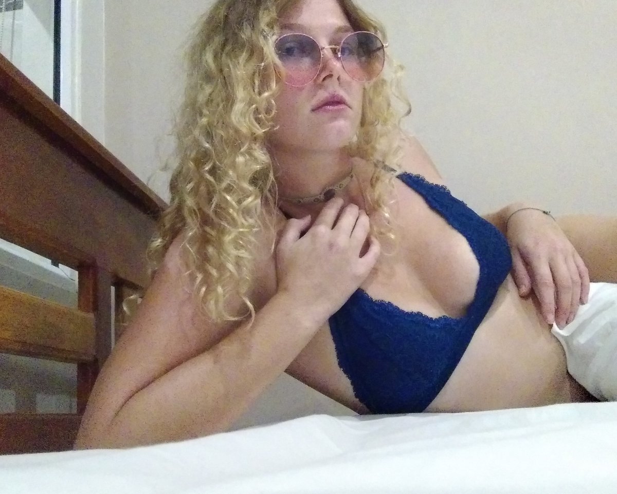 mein Arsch ist feucht und dein harter Griff macht mich richtig nass 🍑🔥 sag wie tief du mich nimmst + rt wenn du meine Lippen zuerst willst + dm deine dreckigste fantasie xnprofil.com/martina 🍌 jetzt da