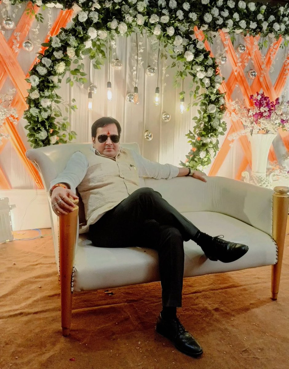 अपने किरदार पर वफ़ादारी का लिबास रखता हूँ ।
मैं खुद भी खास हूँ और दोस्त भी खास रखता हूँ ।।

#Wednesdayvibe #wednesdaymotivation