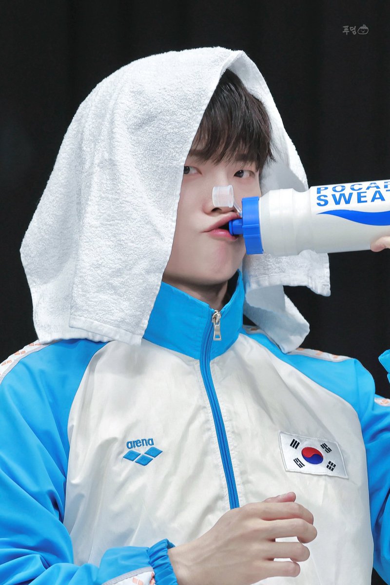 예찬은 내추럴도 귀여운데
콩알이라서 머리에 뭘 두르면
613배는 더 귀여워짐