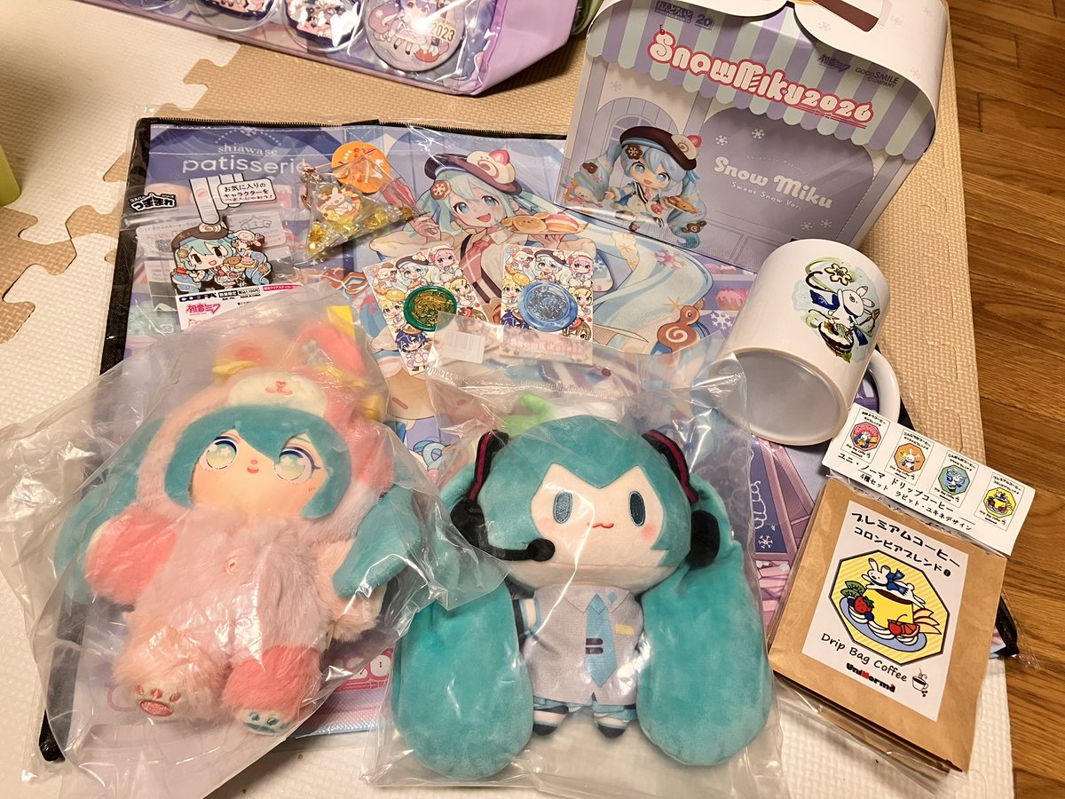 chs_cos's tweet photo. 速報も上げてませんでしたが、SNOW MIKU2026は去年完成間に合わなかったクリスタルちゃんを完成させて無事出してきました❄️

本音言うならウィッグ加工ちゃんとやりたかった😂今回は間に合わなくて目を伏せた😌

次の参加イベントは未定だけど、どこかでリベンジ出来たらいいな！ https://t.co/hFiq3GmhT0