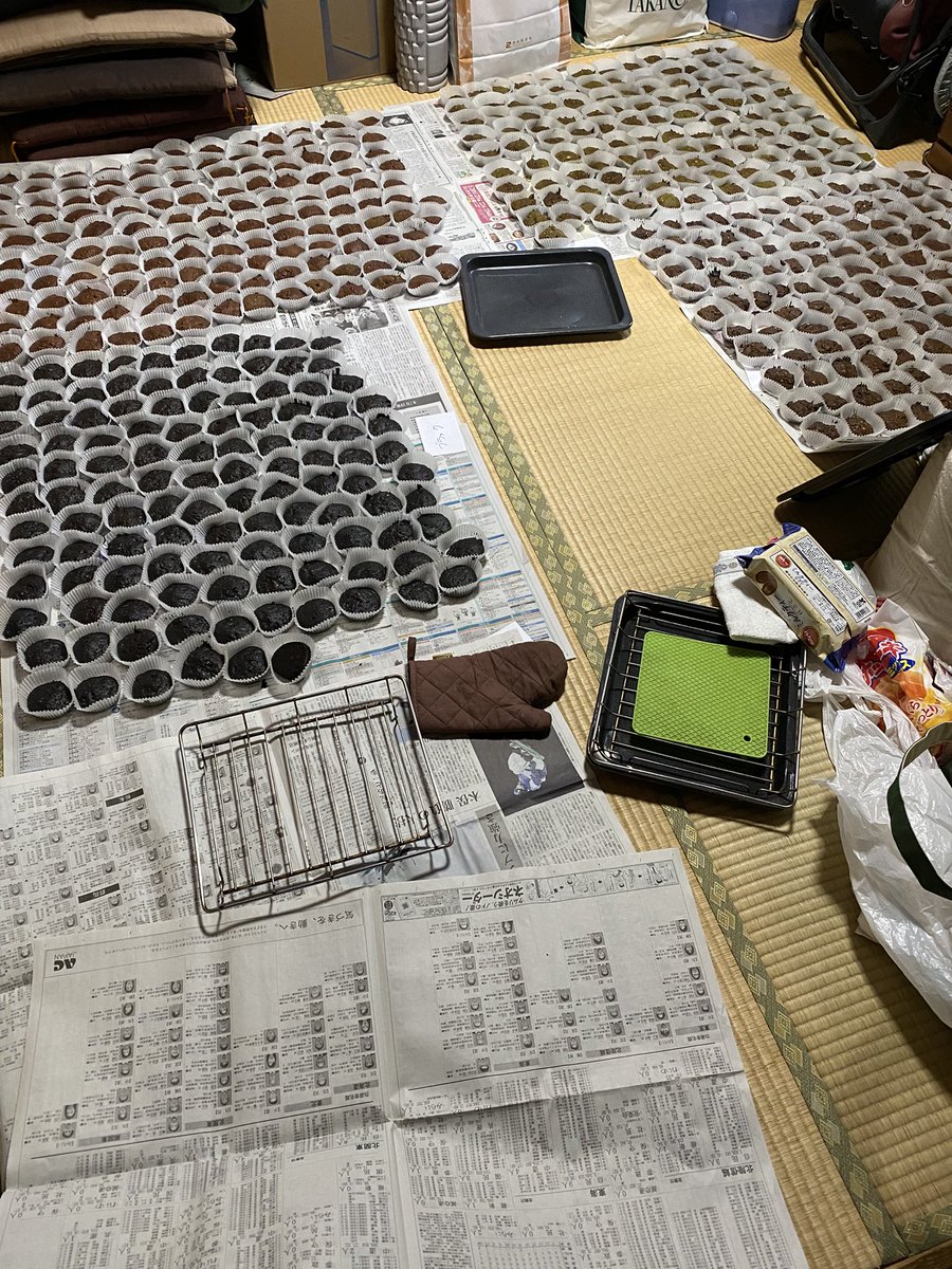 hakusui1208's tweet photo. 今年もやってるんだけどさ、あと1種類作るね
ちなみに真っ黒なのはブラックココアね、焦がしてないからね https://t.co/1sXykWeLsS
