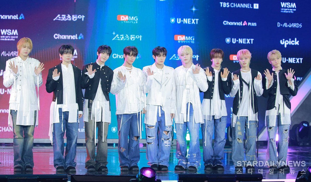 DAwards_en's tweet photo. AHOF at D Awards Red Carpet ✨

📅 February 11 (Wed), 2026
📺 Watch: https://t.co/VmcjcHImuN

D AWARDS NIGHT WITH AHOF
#AHOFatDAwards2026
#AHOF #아홉 
@AHOF_official https://t.co/nTsKNRL0kB