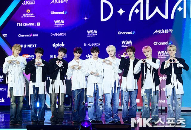 DAwards_en's tweet photo. AHOF at D Awards Red Carpet ✨

📅 February 11 (Wed), 2026
📺 Watch: https://t.co/VmcjcHImuN

D AWARDS NIGHT WITH AHOF
#AHOFatDAwards2026
#AHOF #아홉 
@AHOF_official https://t.co/nTsKNRL0kB