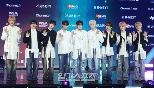 DAwards_en's tweet photo. AHOF at D Awards Red Carpet ✨

📅 February 11 (Wed), 2026
📺 Watch: https://t.co/VmcjcHImuN

D AWARDS NIGHT WITH AHOF
#AHOFatDAwards2026
#AHOF #아홉 
@AHOF_official https://t.co/nTsKNRL0kB