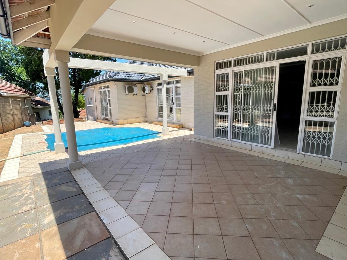DRIP_ENGAKA's tweet photo. We are offering FEMALE ONLY accommodation for NSFAS approved students in Umbilo Durban. 
Contact Sne 0717360099
@UKZN 
@myNSFAS 
@UKZNPress https://t.co/WJVhBco0c6