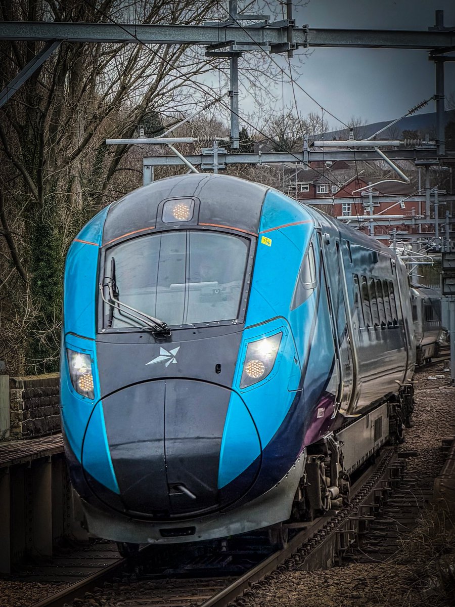 miles_chains's tweet image. TransPennine Express 802211 speeds through Stalybridge with 9M11, the Newcastle Central to Liverpool Lime Street. Long gone are those days of Sulzer power on this route! #Stalybridge #Class802 #Nova1 #TPE