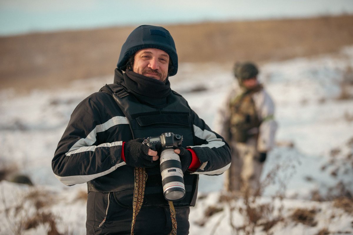 🇺🇦 Parlem amb Fran Richart (<a href="/maskoni2/">Fran Richart</a>), fotoperiodista tarragoní establert a Sumi, Ucraïna, a una vintena de quilòmetres del front.
  
🗣 «Fran Richart: "Com pot ser que els mitjans catalans no tinguin corresponsals a Ucraïna?"».
dillums.cat/2026/02/02/fra…