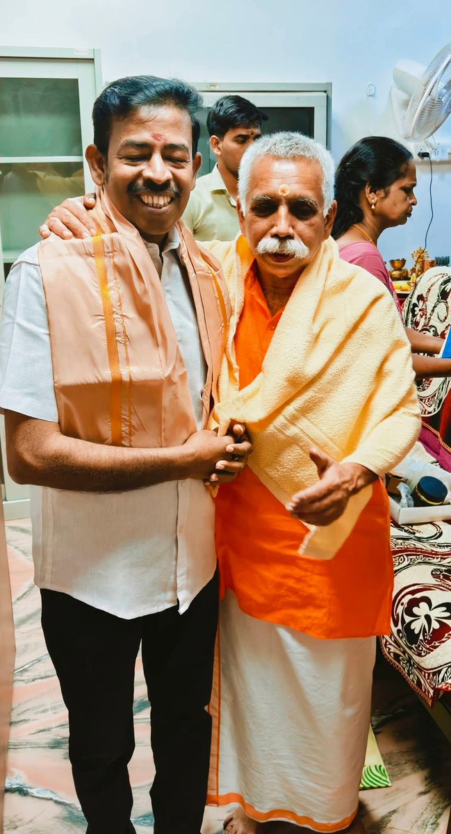 bjp_central's tweet photo. கடந்த 12 ஆண்டுகளாக ஆர் எஸ் எஸ் யின் கொள்கையாக தமிழகத்தில் பாரதிய ஜனதா கட்சி உருவாக்க வேண்டும் என்பதில் மிகத் தெளிவாக தொண்டர்களை வழிநடத்தி 2026 இல் கூட்டணி ஆட்சி உருவாகும் அளவில் பாரதிய ஜனதா கட்சியை வழிநடத்திய தமிழக அமைப்பு பொதுச் செயலாளர் திரு கேசநாயகன் அவர்களை திரு கே விஜய ஆனந்த https://t.co/pY4WtrjXL5