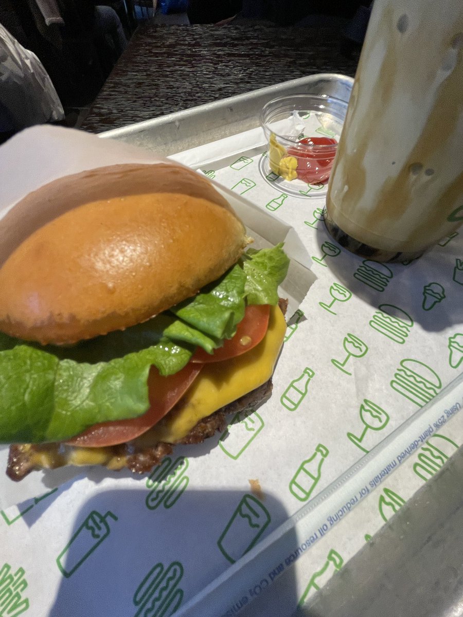 Mate46491's tweet photo. 11時頃肉を食ったのに歩きまくってお腹がすいたのでまた肉を食う🍖 https://t.co/HXoQoGYKwa