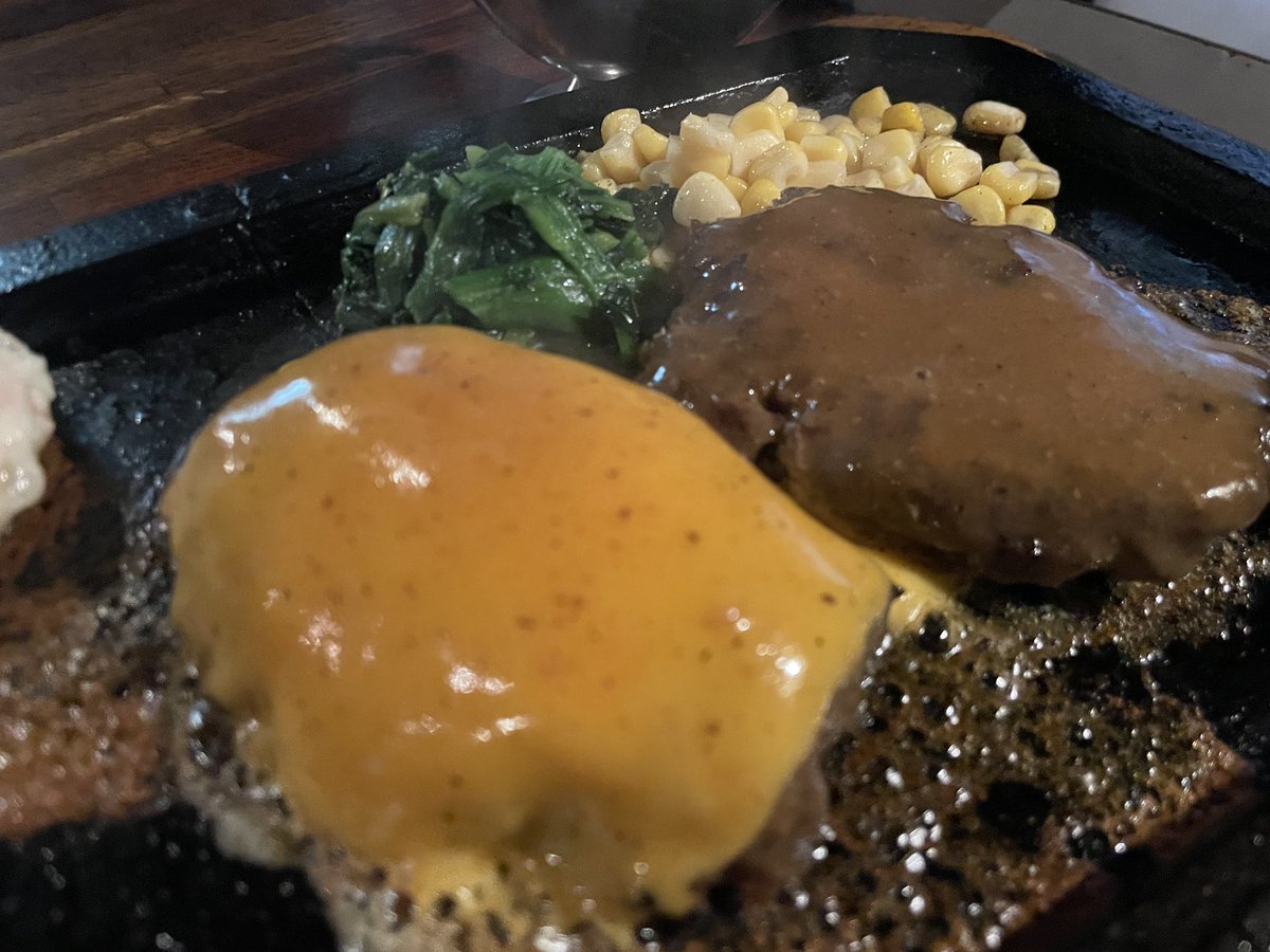 Mate46491's tweet photo. 11時頃肉を食ったのに歩きまくってお腹がすいたのでまた肉を食う🍖 https://t.co/HXoQoGYKwa