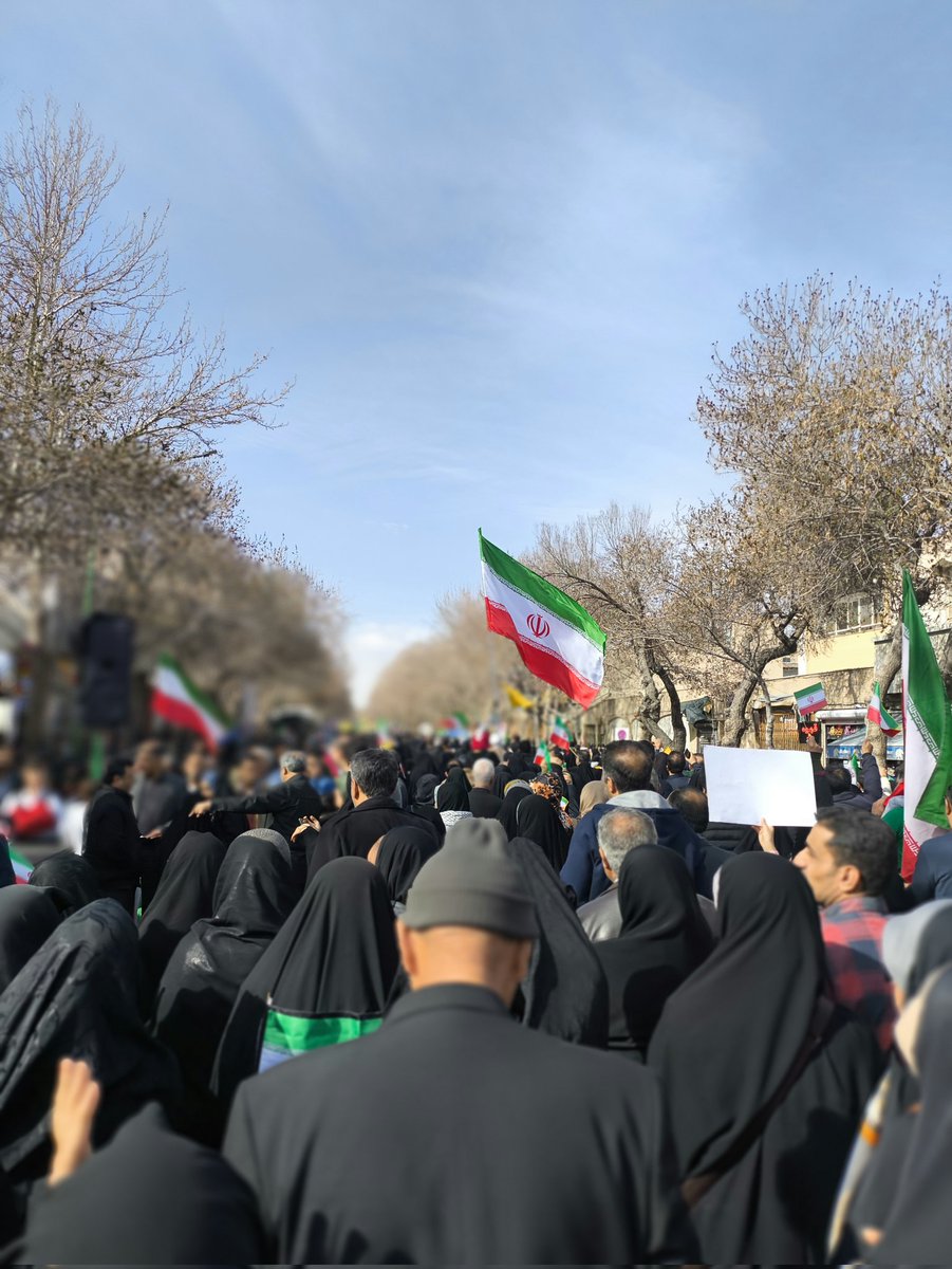 امروز مردم اصفهان به فرمان رهبر خود لبیک گفتند

#فتح_بزرگ
#روز_اتحاد