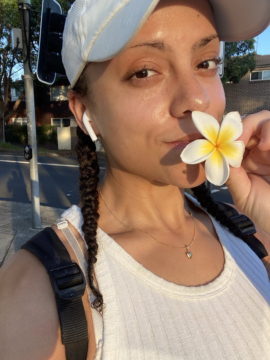 Raya 🧡 tweet media