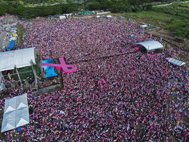 🚨THROWBACK TAYO 2022 MEMORY LANE🇵🇭🩷

📍MAKATI— Miting de Avance ni Leni na umabot ng mahigit 1 MILLION attendees!

📍LAGUNA— Na kung saan umabot ng mahigit 165,000 attendees!

Tara, gawin at mas lamangan pa natin itong mga nailatag na numero!

LENI 2028 🚂🇵🇭

#Leni2028
