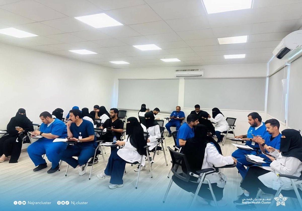 NajranCluster's tweet photo. نفّذت إدارة التمريض والقبالة ممثّلة بقسم التعليم التمريضي وإدارة الشؤون الأكاديمية بـ #تجمع_نجران_الصحي بالتعاون مع كلية التمريض بجامعة نجران، برنامجًا تدريبيًا لمدة يومين بعنوان
“Preceptorship Program”
لرفع كفاءة الكوادر التمريضية في التعليم والتدريب السريري عبر ورش العمل والمشاركات التفاعلية من المتدربين.