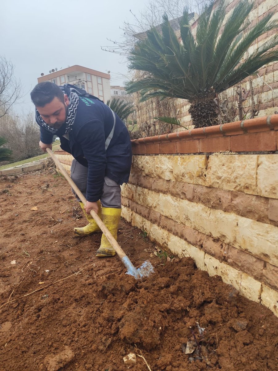 📍Turgut Özal Parkı ❤️

Park ve Bahçeler Dairesi  Başkanlığına bağlı ekiplerimiz;👷🚧👷

 Gül dikimi çalışmalarını hız kesmeden sürdürmektedir.🌹

#YeşilŞehirŞanlıurfa 

<a href="/sanliurfabld/">Şanlıurfa Büyükşehir 🇹🇷</a> 
<a href="/MithatCanKutluc/">Mithat Can KUTLUCA</a> 
<a href="/halilaldeniz_/">Halil Aldeniz</a> 
<a href="/Tuba_Yaygin/">Tuba Yaygın</a> 
<a href="/sukrukaracads/">şükrü karaca</a> 
<a href="/musadokuz_/">Musa dokuz</a>