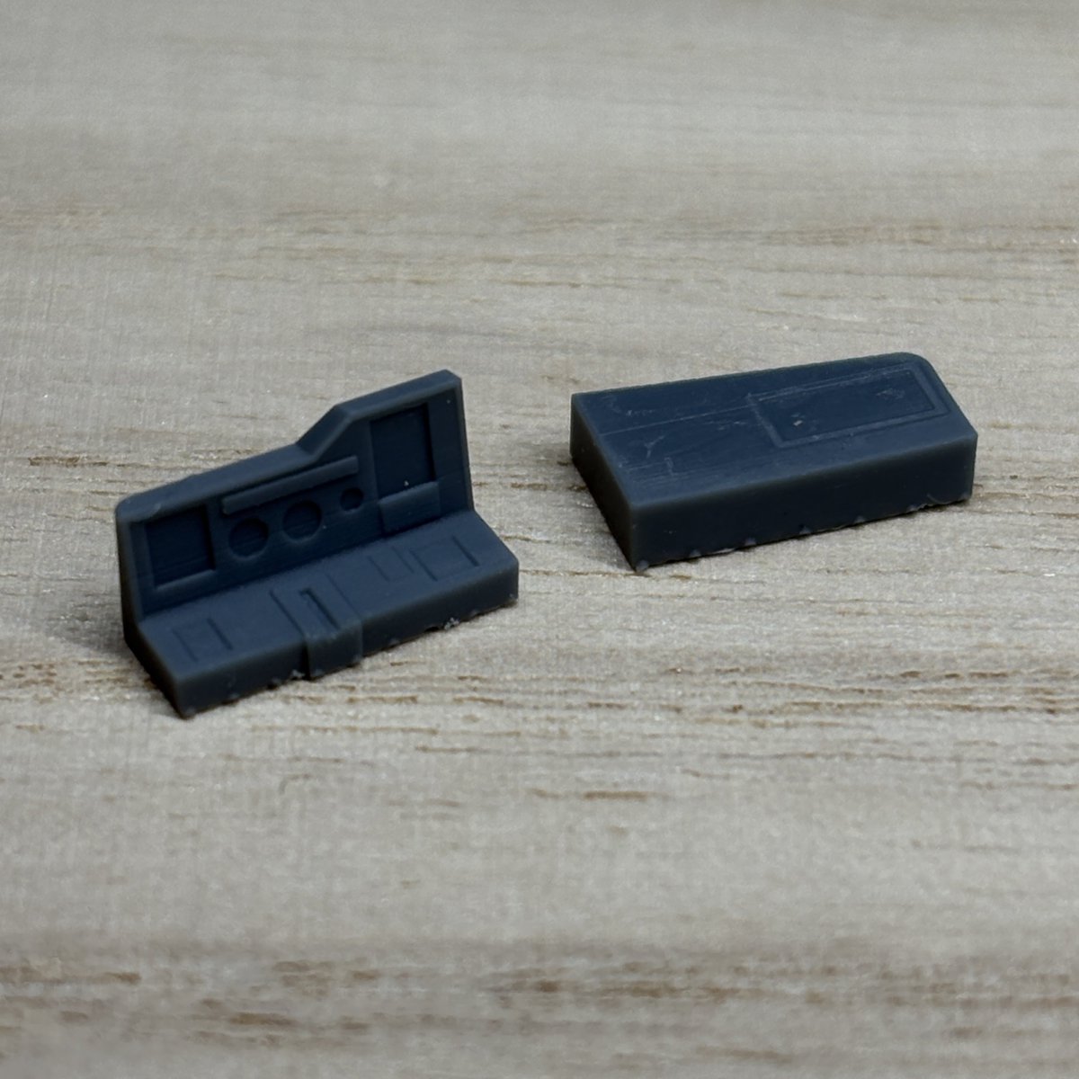 factorail's tweet photo. ★新製品のお知らせ★

【私鉄運転台A】
2両分入  ¥1,000-

HO用の運転台パーツです。
ホビーメイトオカ製品に適合します。
運転台と車掌台側のパーツがセットになっています。

これひとつでお手軽に先頭部がリアルになります！

お手持ちの車両の追加工にもご使用になれますので是非ご活用ください！ https://t.co/LpIPFa574K