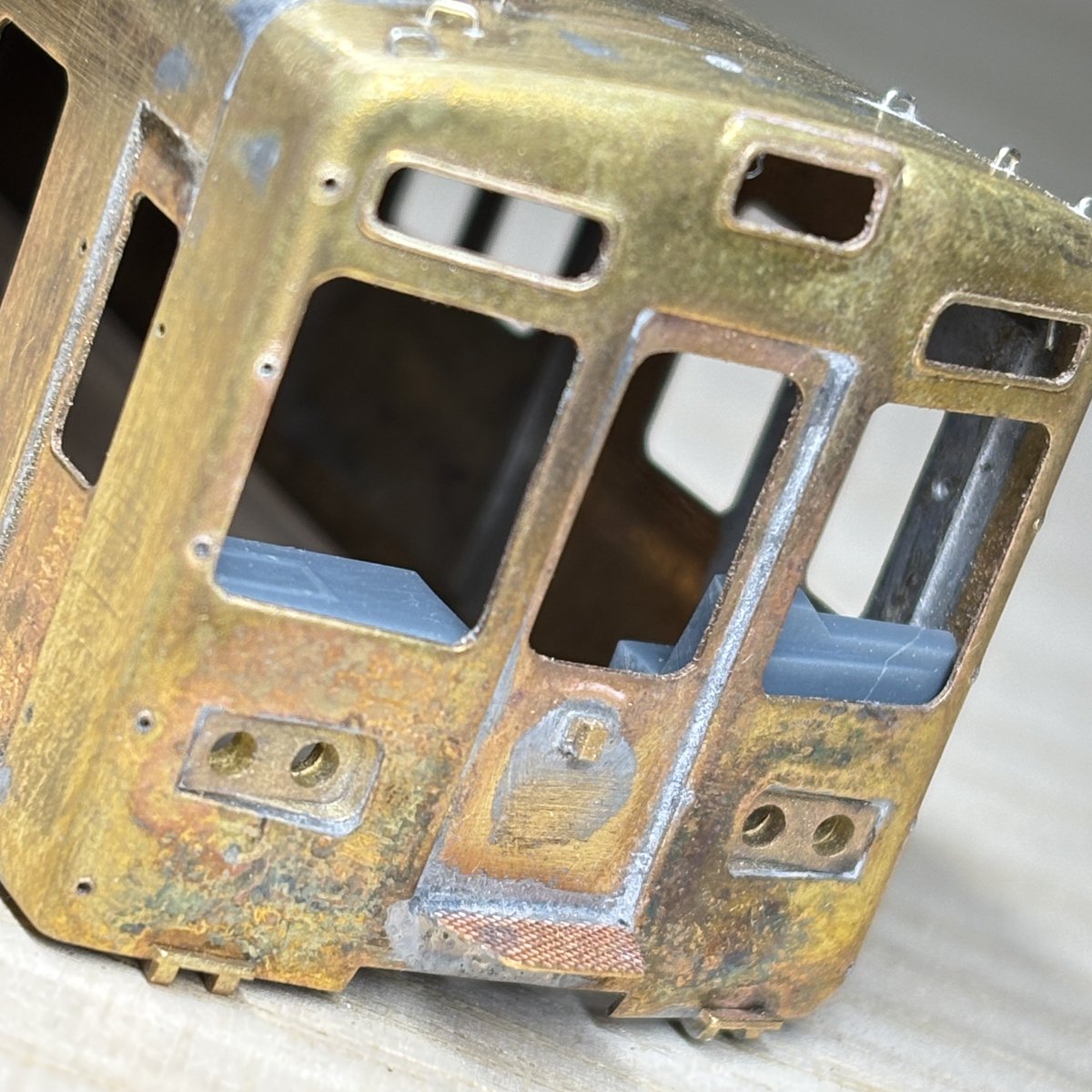 factorail's tweet photo. ★新製品のお知らせ★

【私鉄運転台A】
2両分入  ¥1,000-

HO用の運転台パーツです。
ホビーメイトオカ製品に適合します。
運転台と車掌台側のパーツがセットになっています。

これひとつでお手軽に先頭部がリアルになります！

お手持ちの車両の追加工にもご使用になれますので是非ご活用ください！ https://t.co/LpIPFa574K