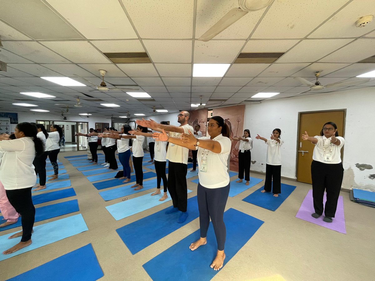 diaspora_india's tweet photo. Participants of the 87th #KnowIndiaProgramme experienced India’s living heritage by engaging in a yoga session at the #MorarjiDesaiNationalInstituteofYoga, and visited Gurudwara Sri Bangla Sahib and Purana Qila.
#87thKIP https://t.co/2DsQW27SWQ