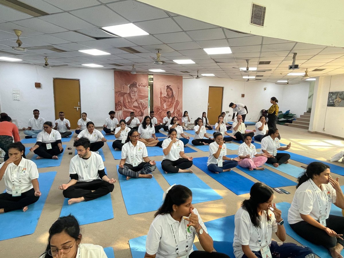 diaspora_india's tweet photo. Participants of the 87th #KnowIndiaProgramme experienced India’s living heritage by engaging in a yoga session at the #MorarjiDesaiNationalInstituteofYoga, and visited Gurudwara Sri Bangla Sahib and Purana Qila.
#87thKIP https://t.co/2DsQW27SWQ
