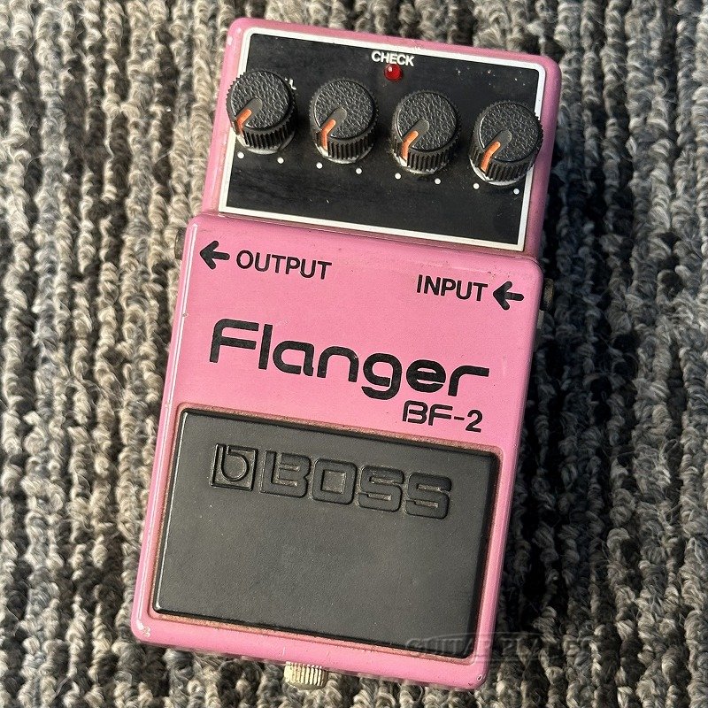 アナログならではのウォームなトーン。 みんな大好き銀ネジの1980年製