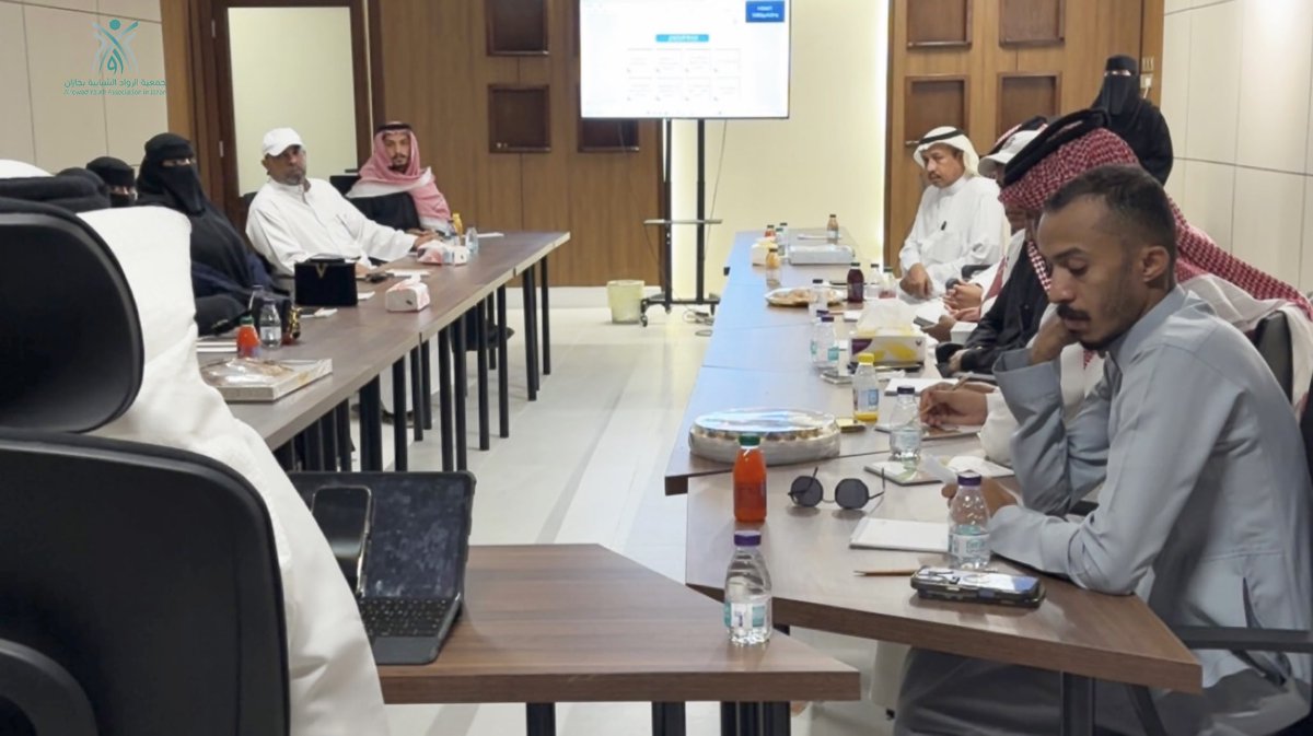 alrowadyouth's tweet photo. عُقد اللقاء الدوري الأول لعام 2026 لقادة الفرق التطوعية التابعة للجمعية 

جرى خلال اللقاء استعراض الخطط التشغيلية، وتوحيد آليات العمل، وتحديد أولويات المرحلة القادمة، بما يعزز كفاءة الأداء ويرتقي بالأثر التطوعي.

عام جديد بخطوات أكثر تنظيمًا وأثرًا مستدامًا https://t.co/6WBkjFbrxD