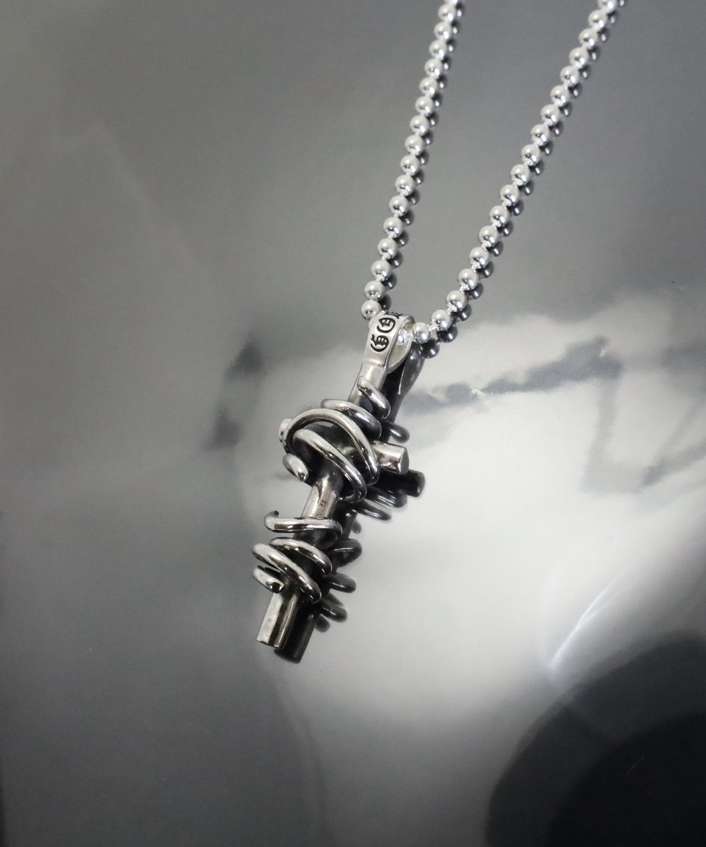 甘い記憶と、手のひらに残る重みを。
— Valentine Edit 2026 —

THORNY CROSS PENDANT

godsize.theshop.jp/items/94511966

#ValentinesDay 
#GODSIZE