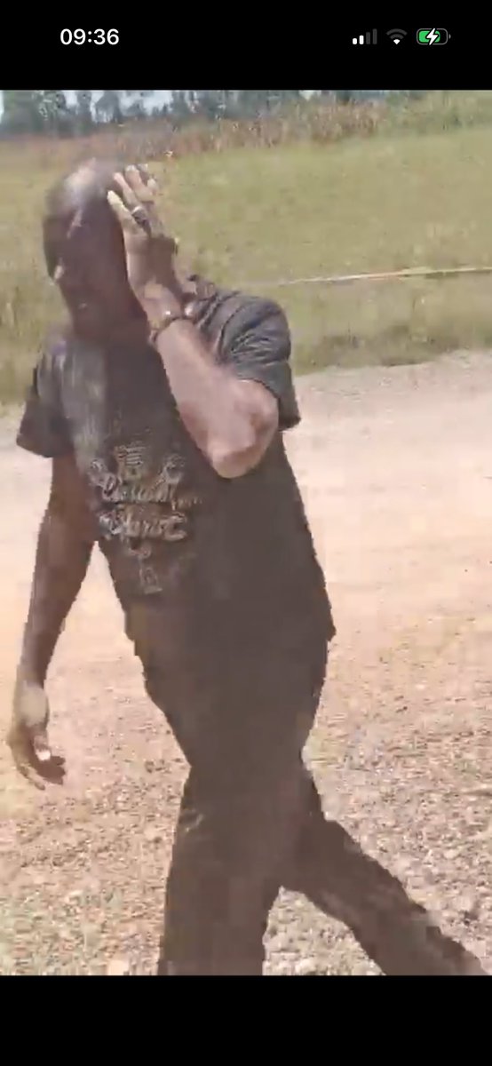 🚨🇿🇦Man assaulted by Vaal taxi association ‘gangsters’ representing Internal Taxi Association (ITA), based in Sebokeng.

The SANTACO-affiliated criminals warned the man not to report the matter if he still loves himself.