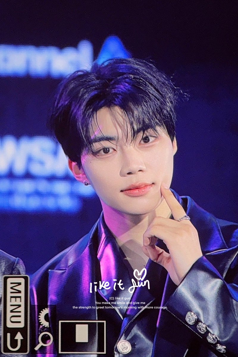 260211

정말 오랜만입니다🥺🥺

#박건욱 #PARKGUNWOOK #gunwook #ZB1 #ZEROBASEONE #제로베이스원 #パクゴヌク