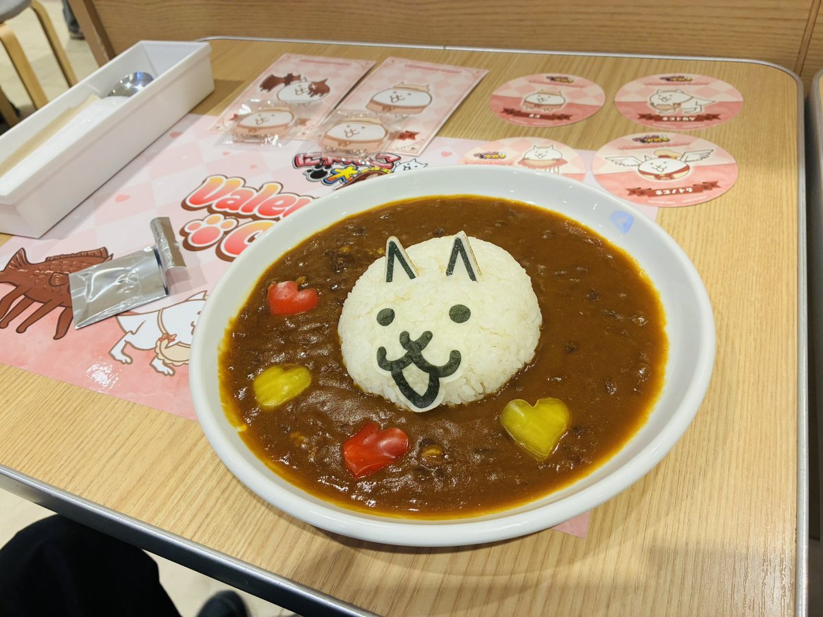 kinomiki33's tweet photo. にゃんこコラボカフェ行ってきた！
最高にかわいい😍
息子も大満足！！

#にゃんこ大戦争 #コラボカフェ #癒し https://t.co/rtQrdlF10c