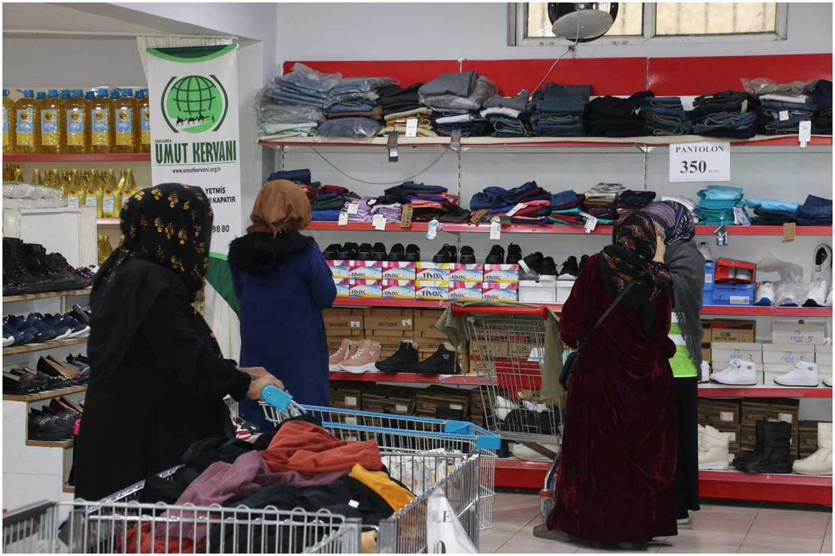 Umut Kervanı olarak Şanlıurfa'da her ay düzenli olarak ihtiyaç sahibi ailelerimizi Umut Market’te ağırlıyoruz.

Ramazan ayı öncesinde ihtiyaç sahibi ailelerimiz, market sistemiyle yüzlerce aileye temel gıda ve sahurluk ürünlere kendi ihtiyaçlarına göre ulaşırken, yapılan