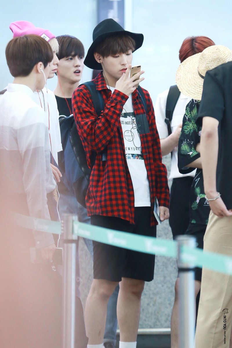 rabbit0712_sf9's tweet image. 페도라가 꼭 이 티셔츠랑 세트인가봄ㅋㅋㅋ