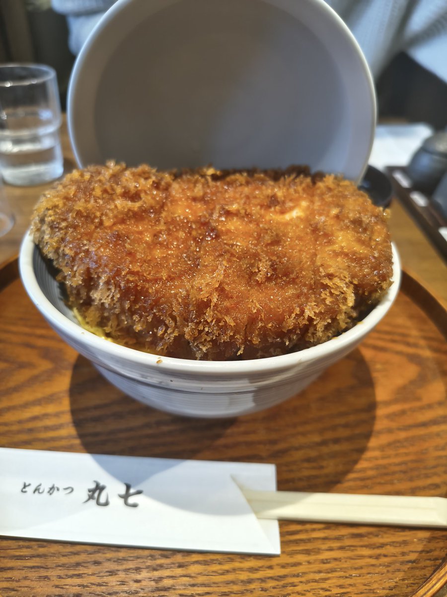 映画鑑賞の後は丸七で特上カツ丼を食す。脂身の甘さと赤身部分の