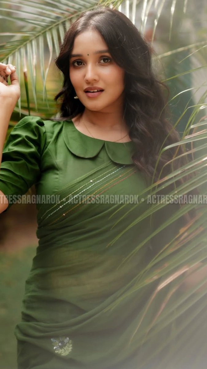 Navel impression of Anikha 💥
Looks striking and stunning ⚡
#AnikhaSurendran