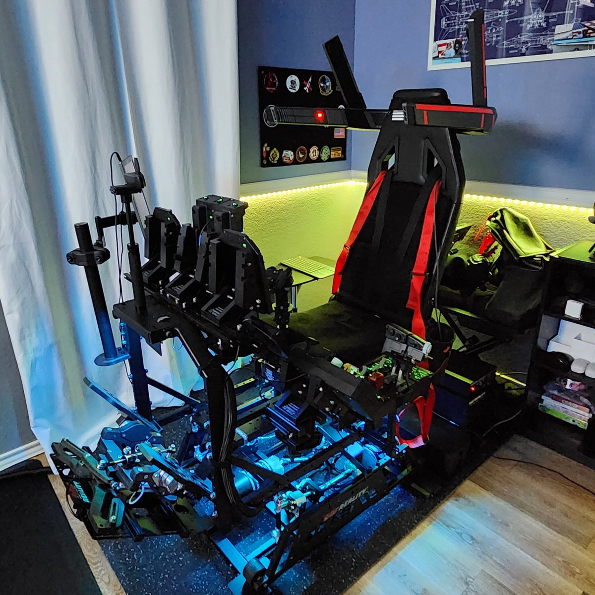 winctrlofficial's tweet image. Into reality with Kris Kalis' fighter cockpit!🤩

Can you name WINCTRL hardware in these photos? 

#WINCTRL #WINWING #FlightSim #DCSWorld #F18 #GamingSetup