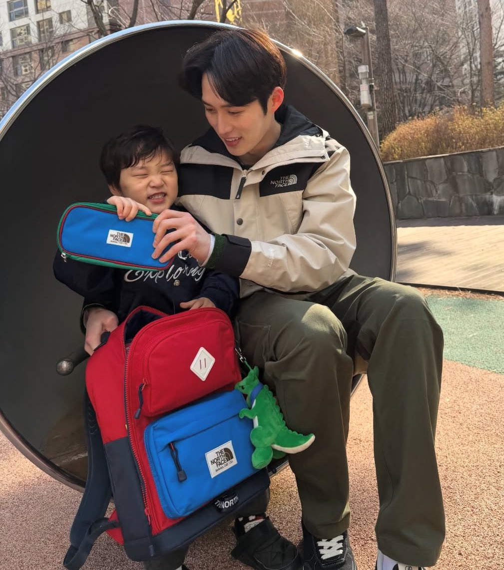 아 눈물낯거같애 벌써 책가방이라니... 은우야 가지마 천천히 커줘 😭😭😭😭😭😭😭😭😭😭