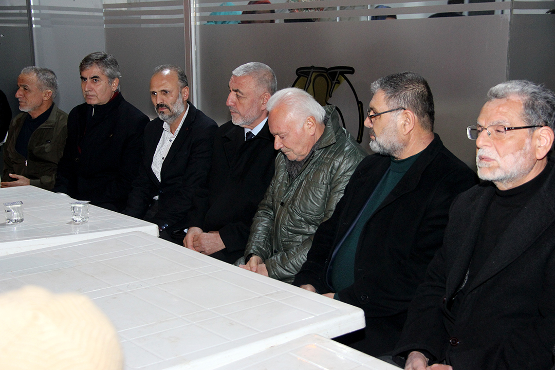 Kozan eşraflarından, Baysal Şirketler Grubu yönetiminden Hilmi Baysal’ın annesinin vefatı dolayısıyla Saadet Partisi Adana İl Başkanı M. Çelebi Keyhıdır ve Kozan İlçe Başkanı Muammer Özçelik, il ve ilçe yönetim kurulu üyeleriyle birlikte Hilmi Baysal’a taziye ziyaretinde bulundu.