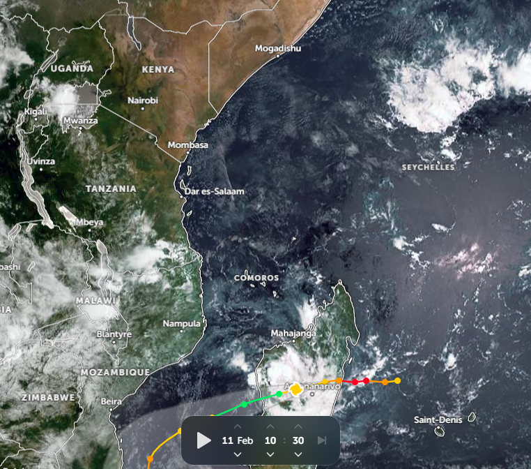 CJ_Haslett's tweet photo. A rare sight: Kenya 100% cloud free today thanks to a strong cyclone way down south. Watch for more cyclones forming in the southern Indian Ocean. They disrupt monsoon rain. https://t.co/Oq3o20uxpL
