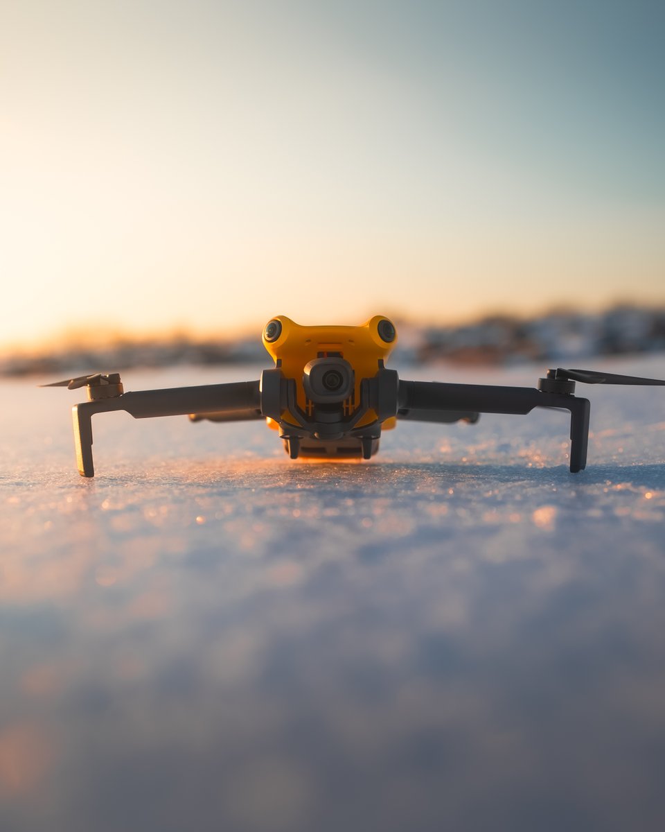 SKYROVERTECH's tweet photo. Golden hour meets winter silence. ❄️🌅
 Small drone. Big moments.
📷: lukee_fpv
Would you fly in the cold for a shot like this? 👀
 🔗 https://t.co/KTMzXbov8F
#SkyroverX1 #ExploreFreely #AdvancedDrone https://t.co/7gG7t5Aq3b